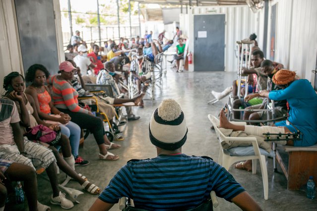 De wachtkamer van het Tabarre-ziekenhuis  in Port-au-Prince, Haïti. © Guillaume Binet/MYOP