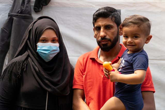 Jaber (37) en zijn vrouw zijn gevlucht uit Syrië. Zij was toen hoogzwanger. Hun zoon (1) is op de vlucht geboren. ©Evgenia Chorou/MSF