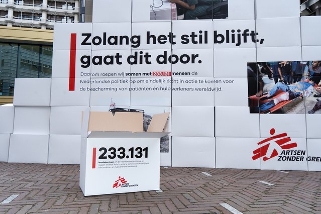 Petitie geweld tegen hulpverleners overhandigd in Den Haag