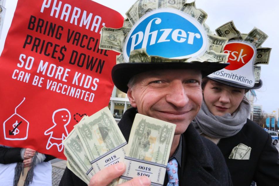 Artsen zonder Grenzen demonstratie in Berlijn voor betaalbare longontstekingsvaccins