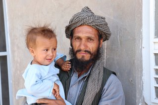 Mohamed is met zijn zoontje Yousuf