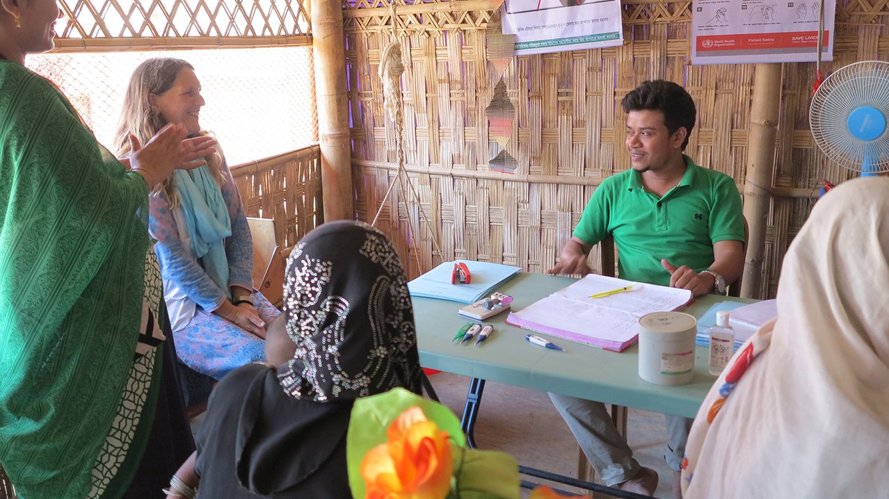 Marcella Kraay in een van de ziekenhuizen van Artsen zonder Grenzen in Bangladesh