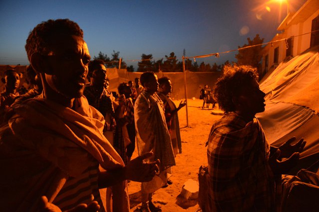 Bidden in een detentiecentrum in Zintan, Libië | Artsen zonder Grenzen