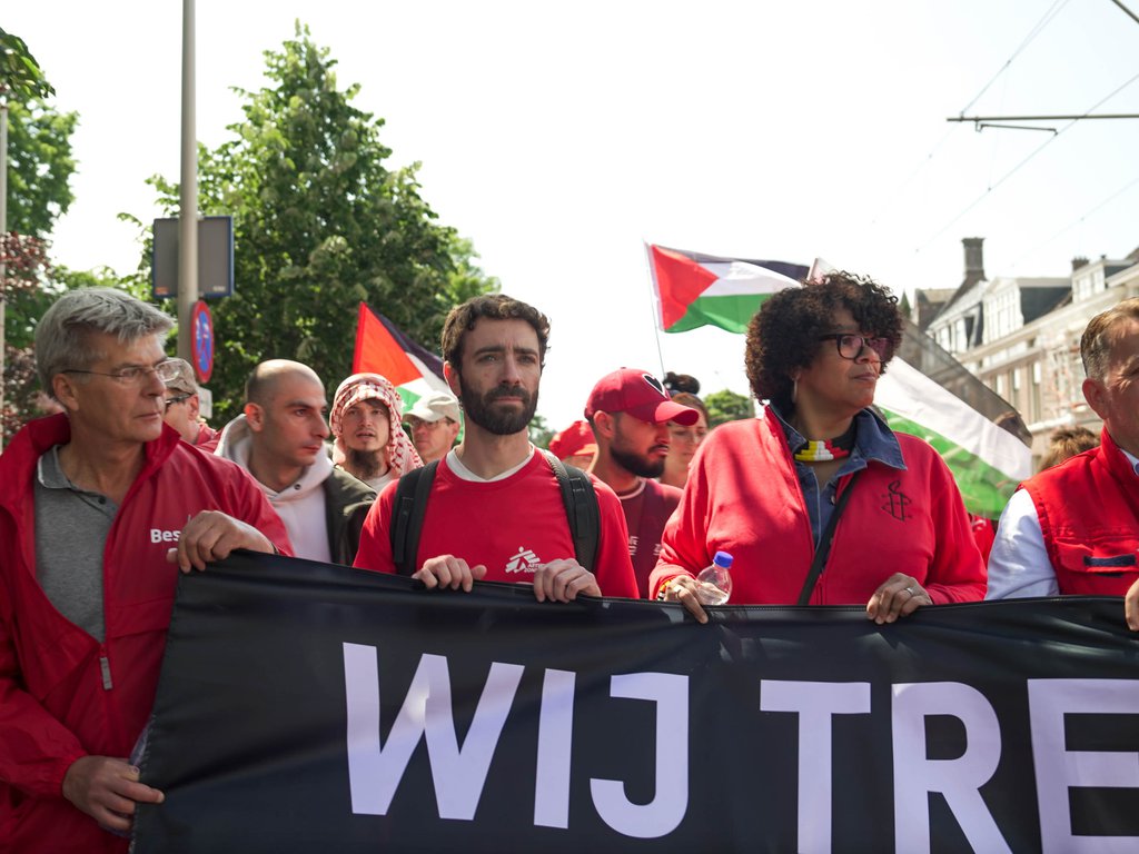 Demonstratie rode lijn Den Haag 1