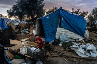 Kinderen tent Olive Grove Moria Lesbos, Griekenland | Artsen zonder Grenzen