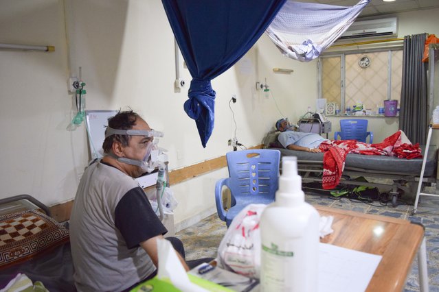 Man op corona-afdeling Al-Kindy ziekenhuis, Irak