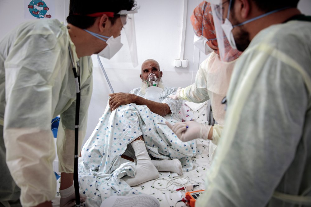 Artsen en patiënt in Herat
