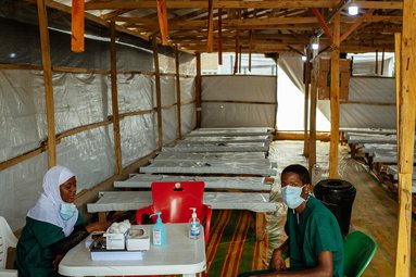 Verpleegkundigen Artsen zonder Grenzen cholerabehandelcentrum Nigeria
