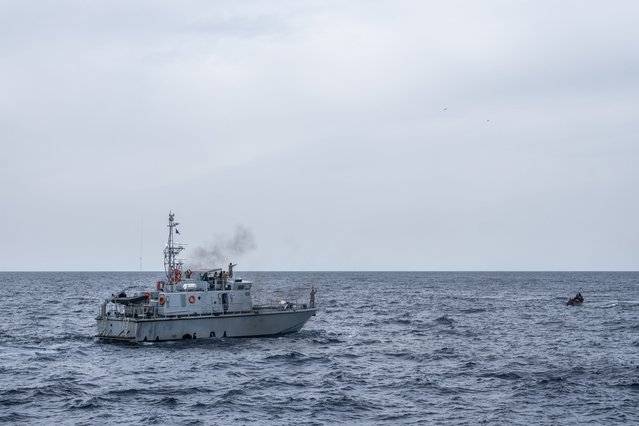 kustwacht libie houten bootje met gevluchte mensen