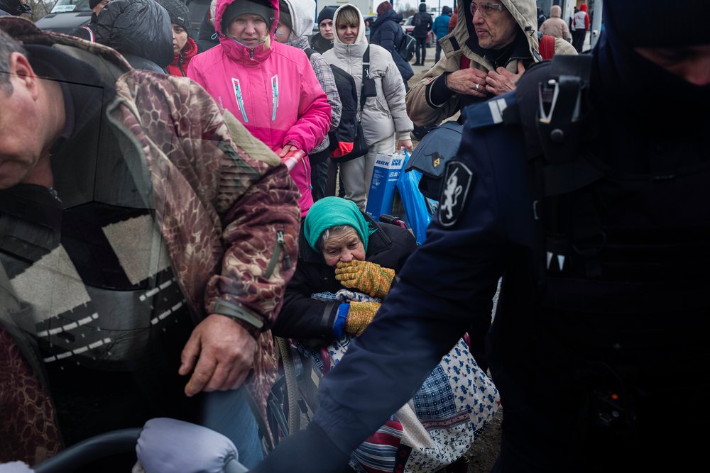 oekraine mensen op de vlucht krijgen hulp en warmte