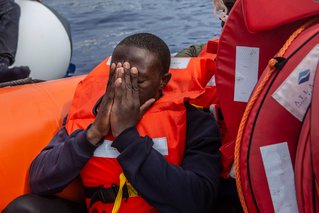 Artsen zonder Grenzen helpt na schipbreuk Italië