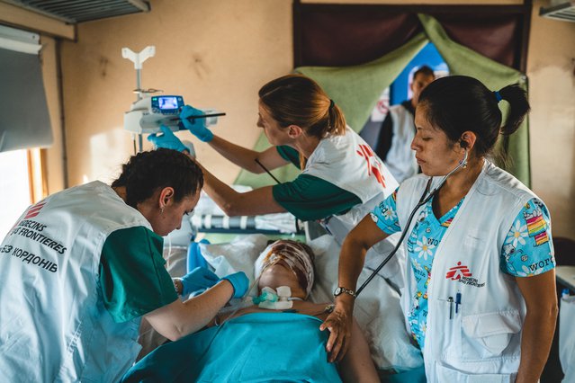 Artsen zonder Grenzen behandeld mensen in medische trein