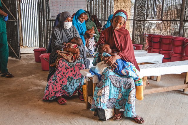 nigeria ondervoeding moeders in de wachtruimte
