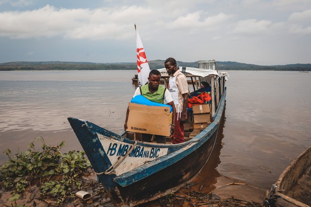 Boot van Artsen zonder Grenzen in DR Congo