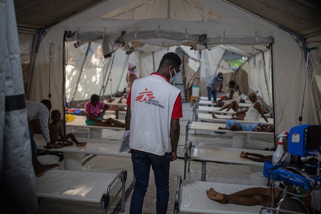 Tenten in Port-au-Prince waar mensen met cholera-symptomen worden behandeld