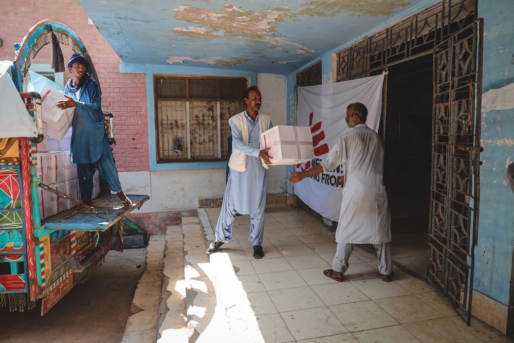 Artsen zonder Grenzen biedt noodhulp na overstromingen in Pakistan.