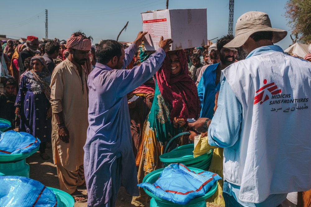 Artsen zonder Grenzen biedt noodhulp na overstromingen in Pakistan.