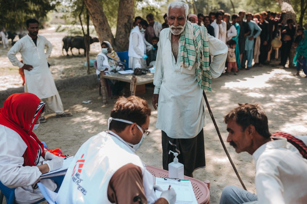 Artsen zonder Grenzen biedt noodhulp na overstromingen in Pakistan.