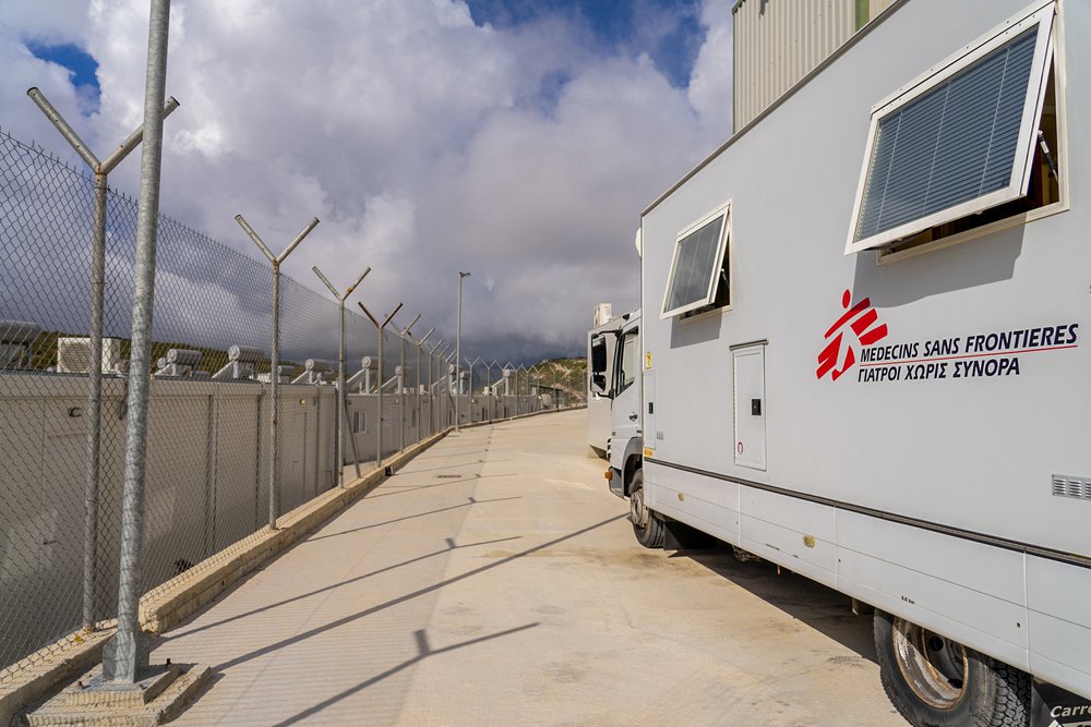 het Zervou-detentiecentrum op Samos met een mobiele kliniek van Artsen zonder Grenzen