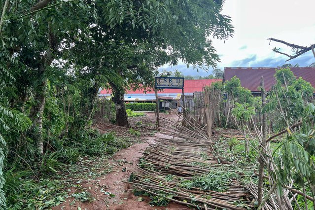 de ingang van onze kliniek op madagaskar na cycloon freddy