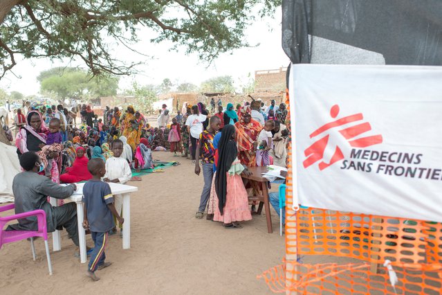 Artsen zonder Grenzen voert een vaccinatiecampagne om kinderen in tijdelijke kampen aan de grens, zoals Koufroun, tegen mazelen te beschermen.