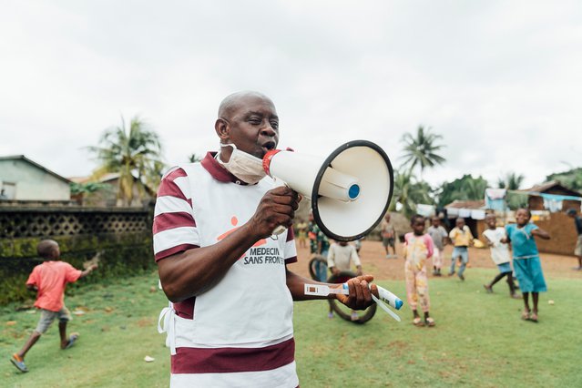 gezondheidsvoorlichter artsen zonder grenzen sierra leone aan het werk