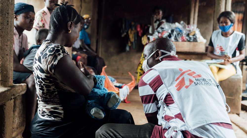 Sahr Abdulai Surkity is onze gezondheidsvoorlichter in Sierra Leone. © Peter Bräunig