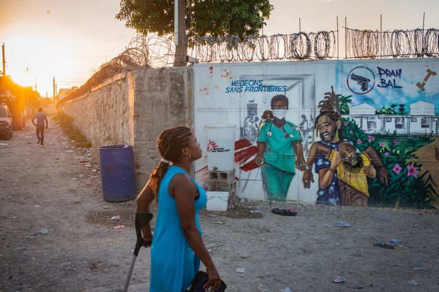 De hoofdingang van ons ziekenhuis in Tabarre, Haïti.