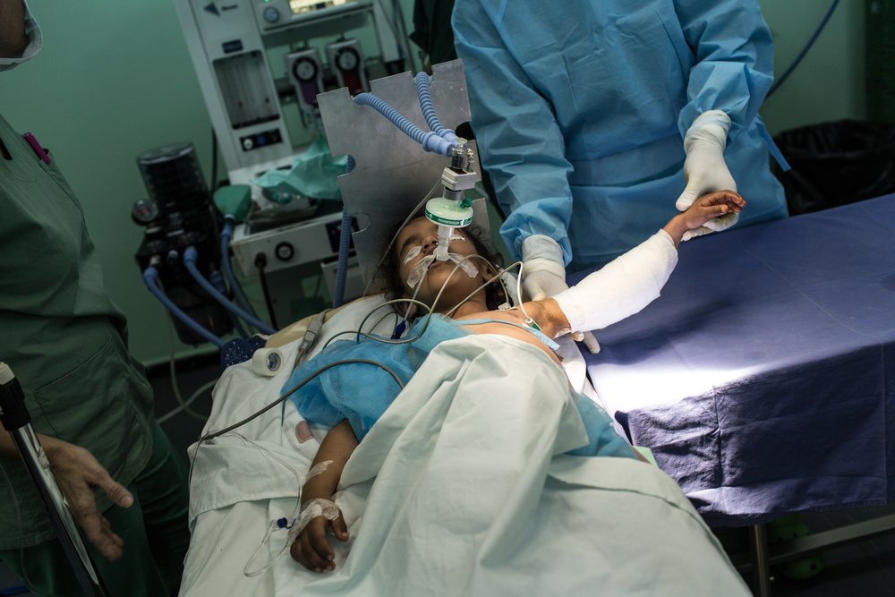 MSF anaesthetists at work