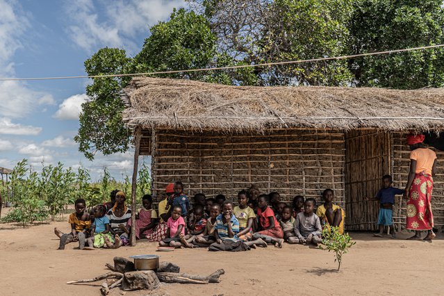 eten gezin voedsel mozambique hut huis familie
