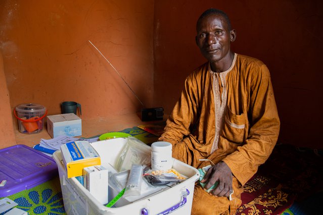 Salissou, een van onze vrijwilligers in Magaria, is klaar voor het volgende consult. ©Mack Alix Mushitsi/MSF