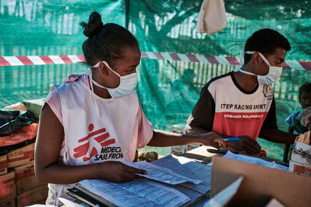 Onze hulpverleners in de mobiele kliniek. © Copyright iAko M. Randrianarivelo/Mira Photo