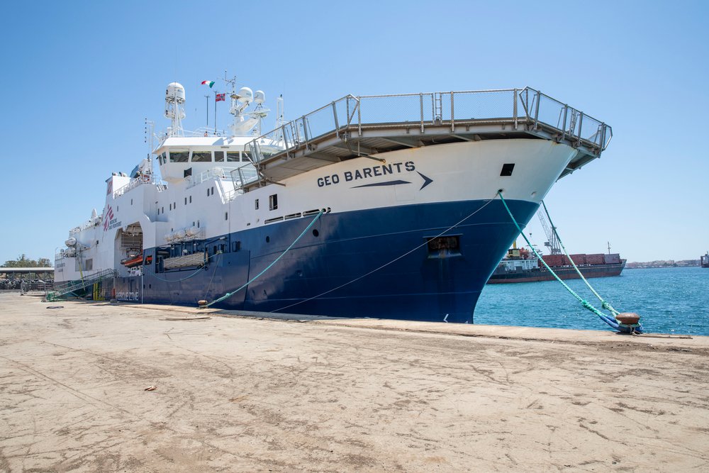 De Geo Barents werd op 2 juli na een 14 uur durende inspectie aan de ketting gelegd in de haven van Augusta, Italië. ©Pablo Garrigos/MSF