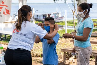 Artsen zonder Grenzen teams in de mobiele kliniek in Brazilië.