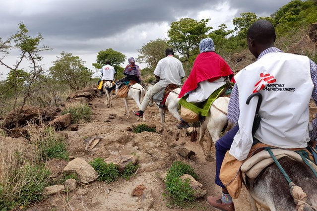 mobiele teams artsen zonder grenzen met ezels en kamelen in darfur, soedan