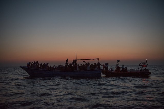 In de nacht van 15 augustus werden 188 mensen gered van een onzeewaardige houten boot. ©Vincent Haiges