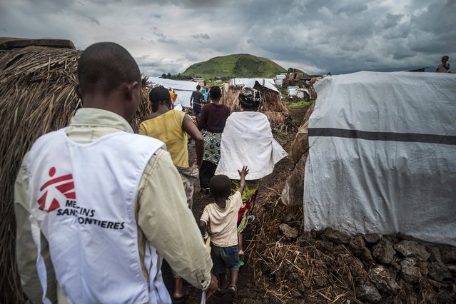 Een team van Artsen zonder Grenzen bezoekt een vluchtelingenkamp in DR Congo