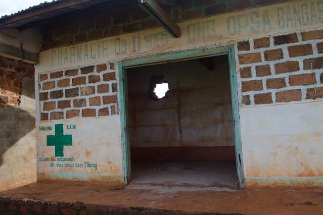 Een kapotgeschoten apotheek in de Centraal Afrikaanse Republiek.