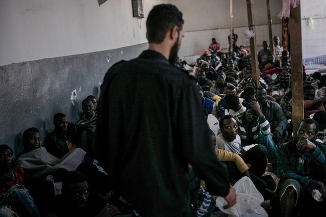 Een groep mannen die vastzit in het Abu-Salim-detentiecentrum in Tripoli, Libië.