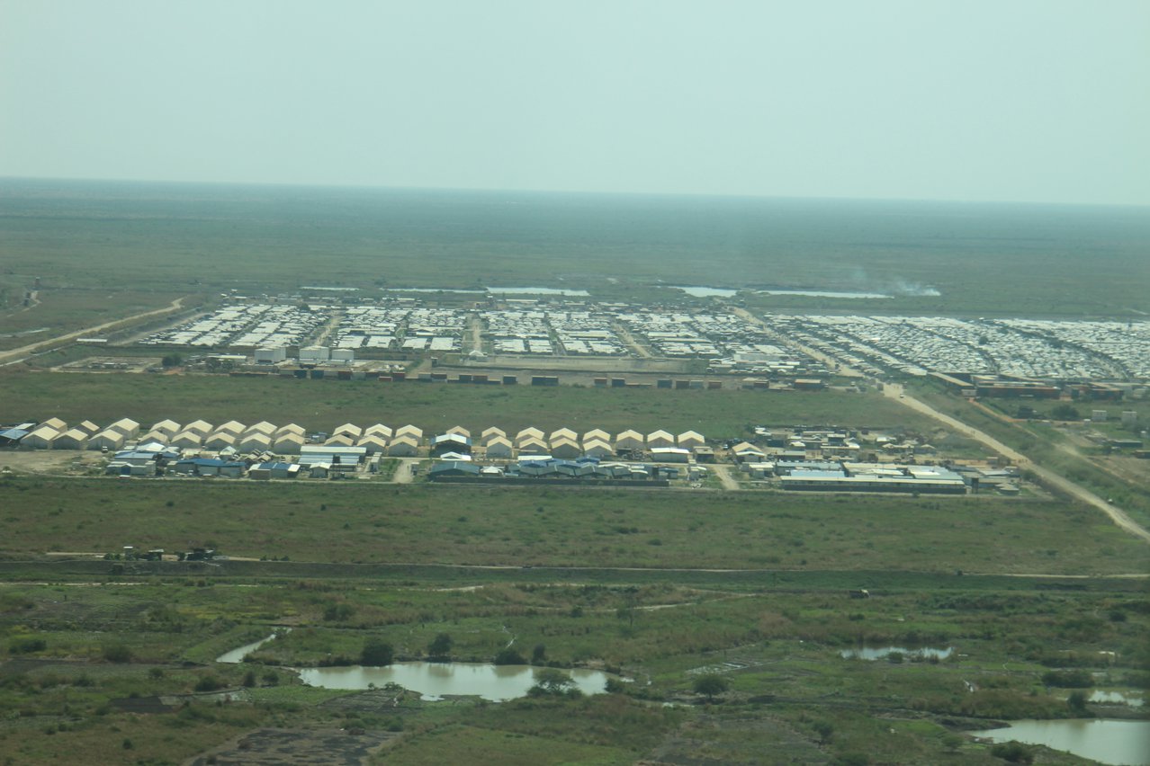 Het terrein bij Malakal, Zuid-Sudan, waar 25.000 vluchtelingen verblijven