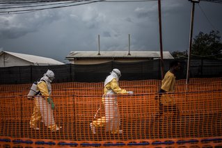 De ebola-uitbraak in DR Congo verspreidt zich richting steden en afgelegen gebieden