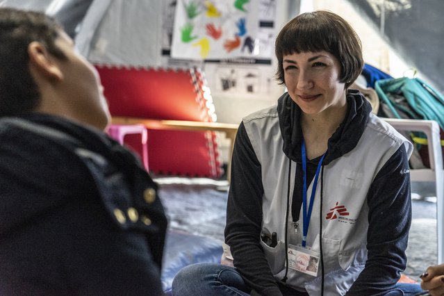 Psycholoog Danai Papadopouloy in gesprek met cultureel bemiddelaar Marjan Dana Abidian