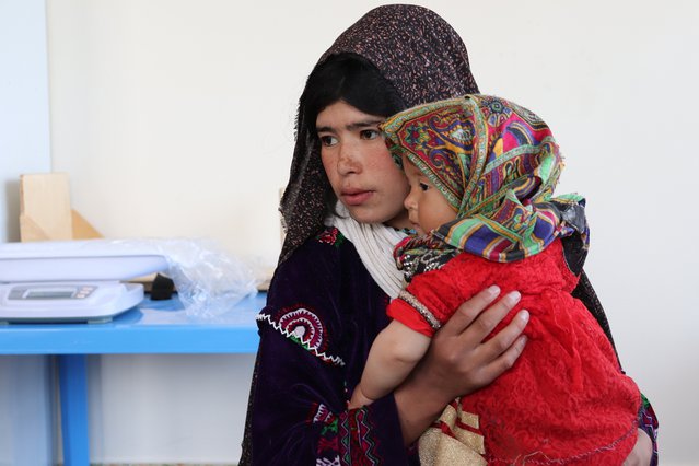 Moeder en kind in kliniek in Afghanistan | Artsen zonder Grenzen