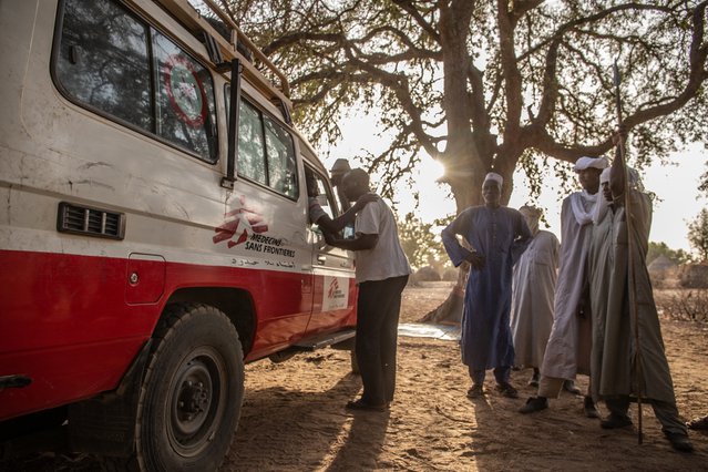 Een nomadenfamilie in Tsjaad arriveert voor onze vaccinatiecampagne | Artsen zonder Grenzen