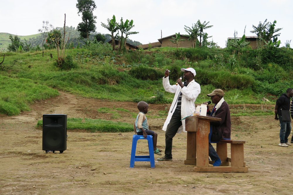 ebola bestrijden met theater