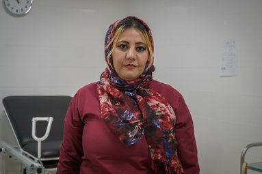 Verloskundige Intissar (39) uit Irak