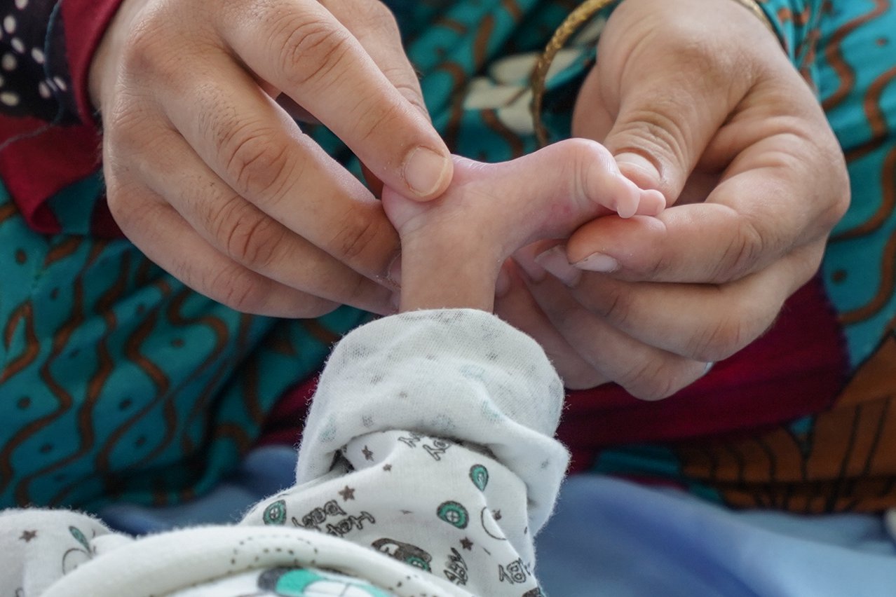 Het voetje van een pasgeboren baby in een van onze klinieken in Mosul, Irak.