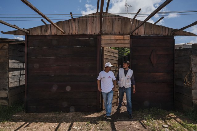 Gezondheidsvoorlichter Josué (links) en projectcoördinator Mickaël in Venezuela.
