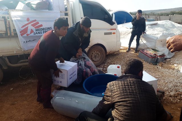 Mensen slaan massaal op de vlucht en trekken van het zuiden naar het noorden van Idlib.