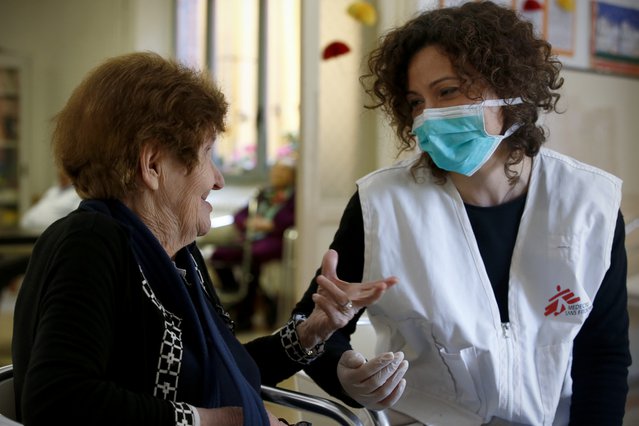 De Covid-19-epidemie heeft het leven in verpleeghuizen drastisch veranderd. Wekenlang kunnen gasten om veiligheidsredenen geen bezoek van dierbaren on